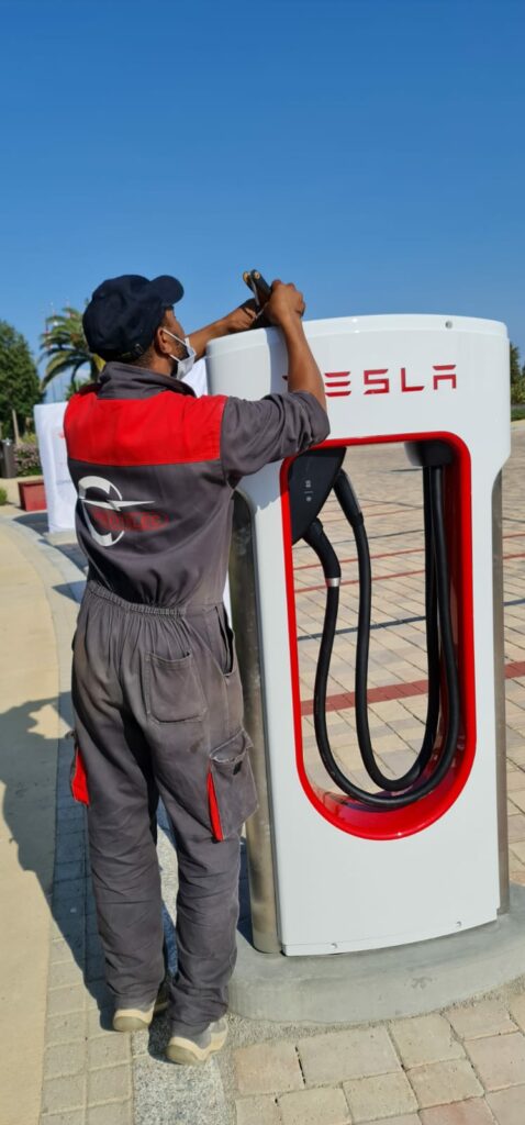 Des bornes Tesla installées à Casablanca, possible commercialisation de la marque au Maroc