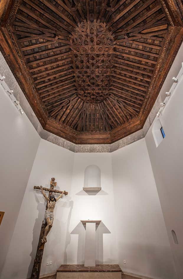 Un splendide plafond en bois de style mauresque du XVe siècle redécouvert à Madrid